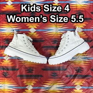 Converse Chuck Taylors Lugged Lift Kids 4 Women’s 5.5 White Platform Shoes